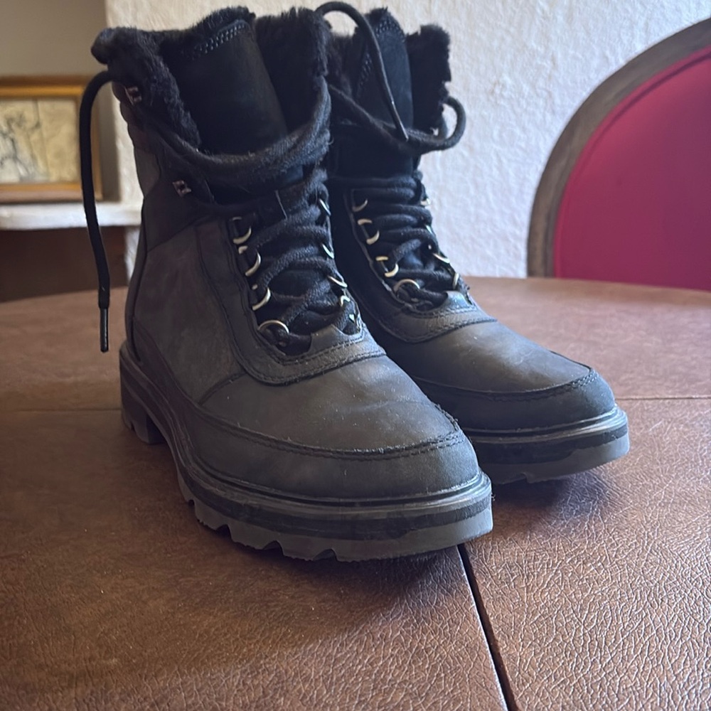 Sorel Women’s Lennox Lace Cozy Waterproof Boots Size 9